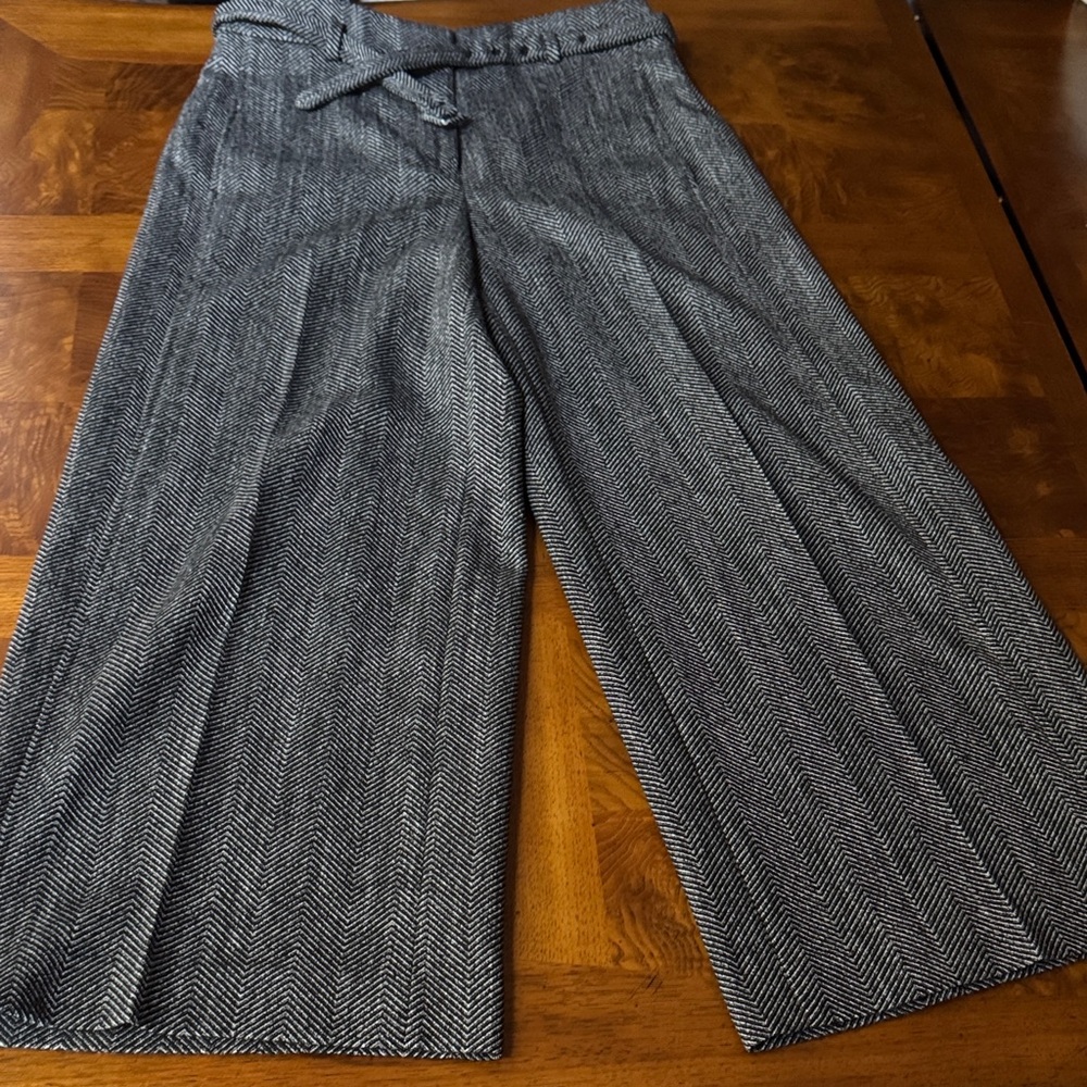 NWOT Ann Taylor Black and White Zigzag Wide Leg Trousers. never wore or washed